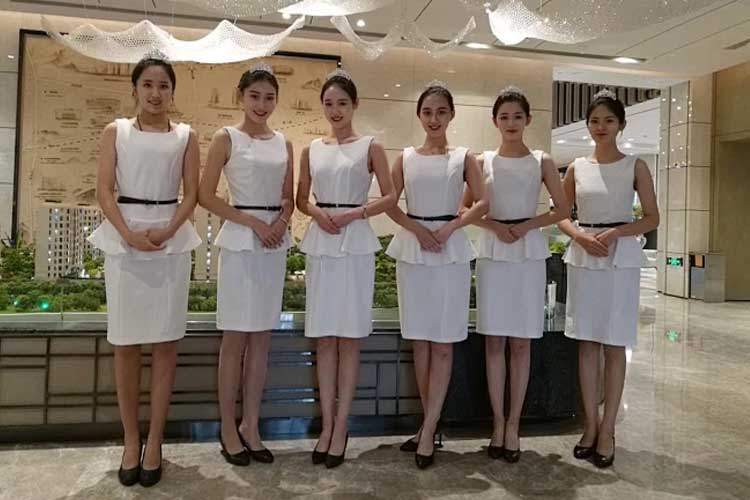 得體之美 禮儀與服務禮儀模特的核心價值
